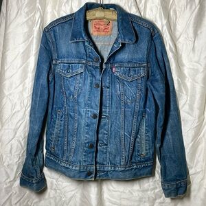 Levi’s Classic Trucker Denim Jean Jacket